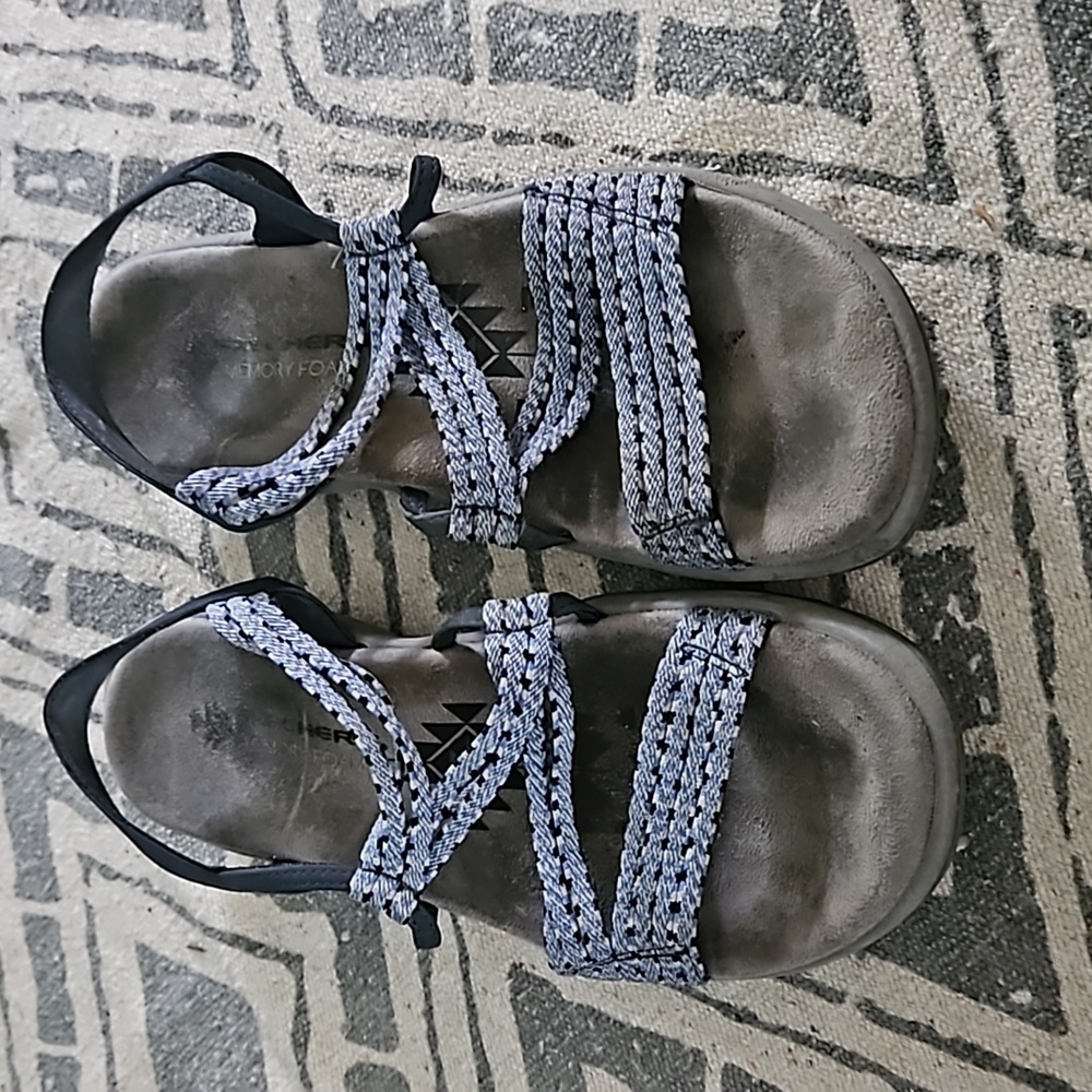 Womens Size 8 skechers memory foam sandals